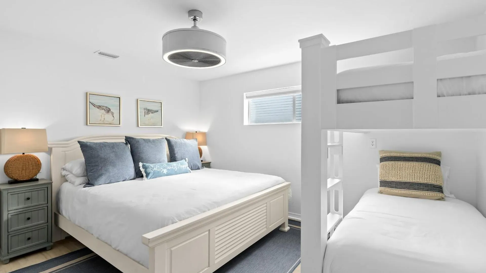 Destin Dolphin By Avantstay 2 Mins Walk To Beach W Pool Large Outdoor Entertaining Area 0*,  USA