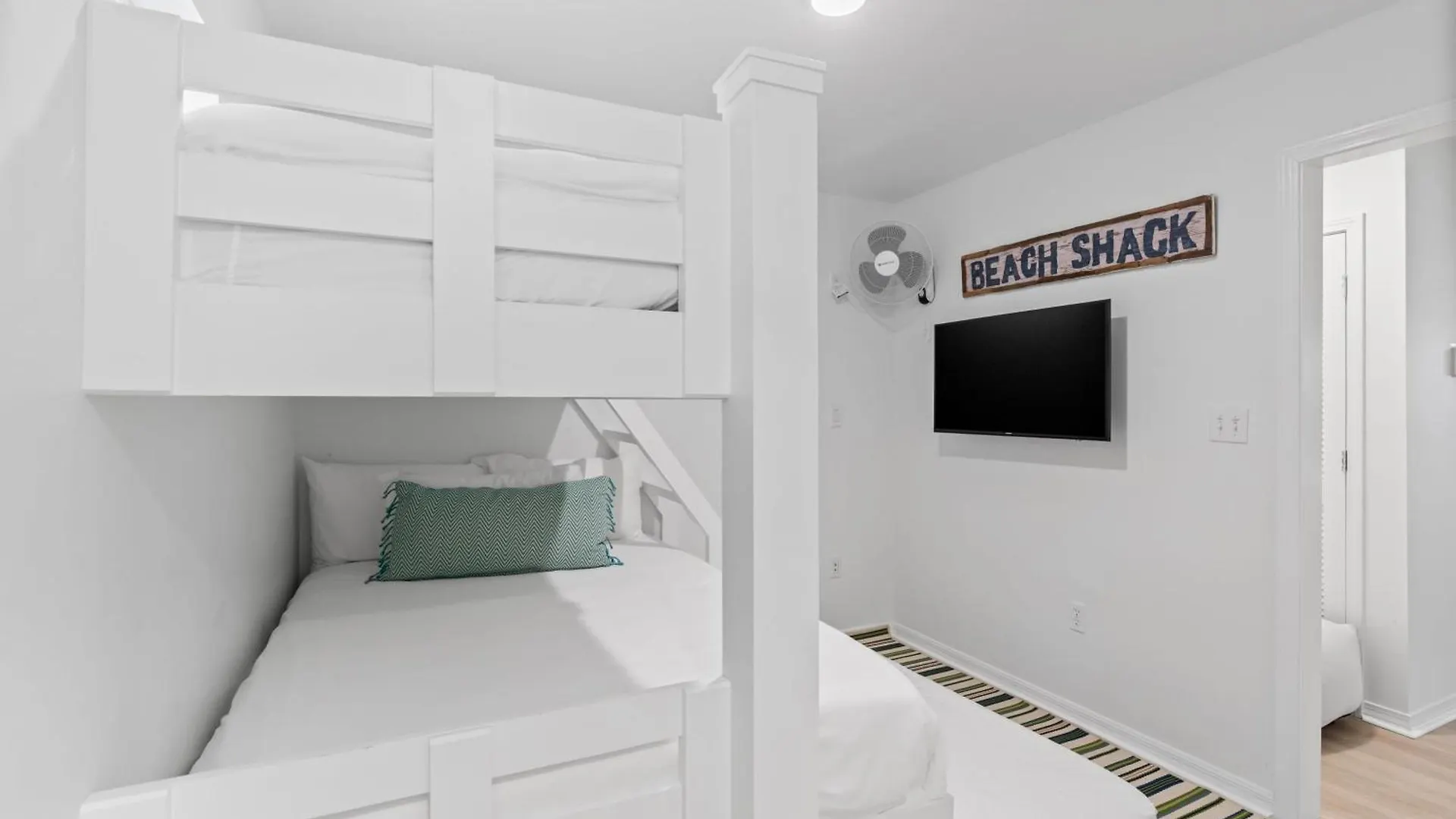 Destin Dolphin By Avantstay 2 Mins Walk To Beach W Pool Large Outdoor Entertaining Area 0*,  USA