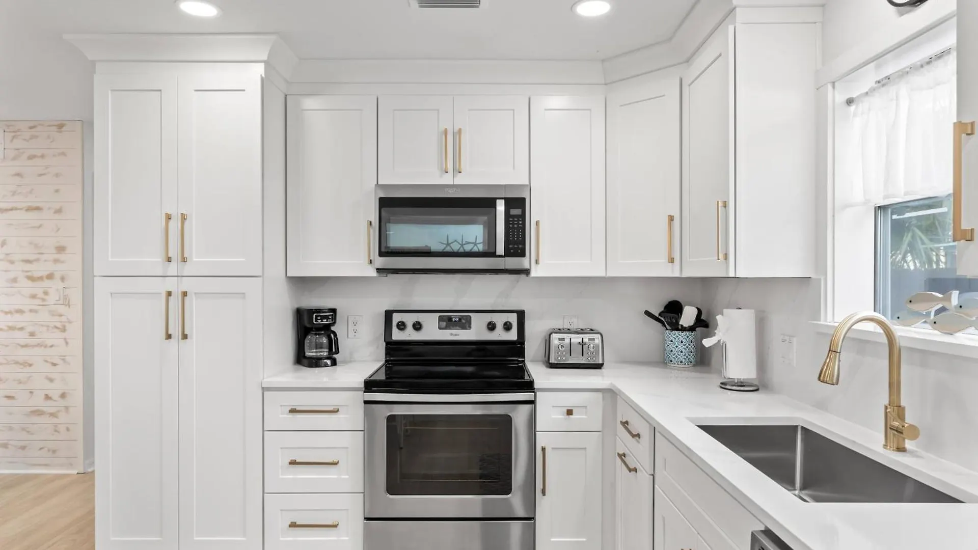 Destin Dolphin By Avantstay 2 Mins Walk To Beach W Pool Large Outdoor Entertaining Area